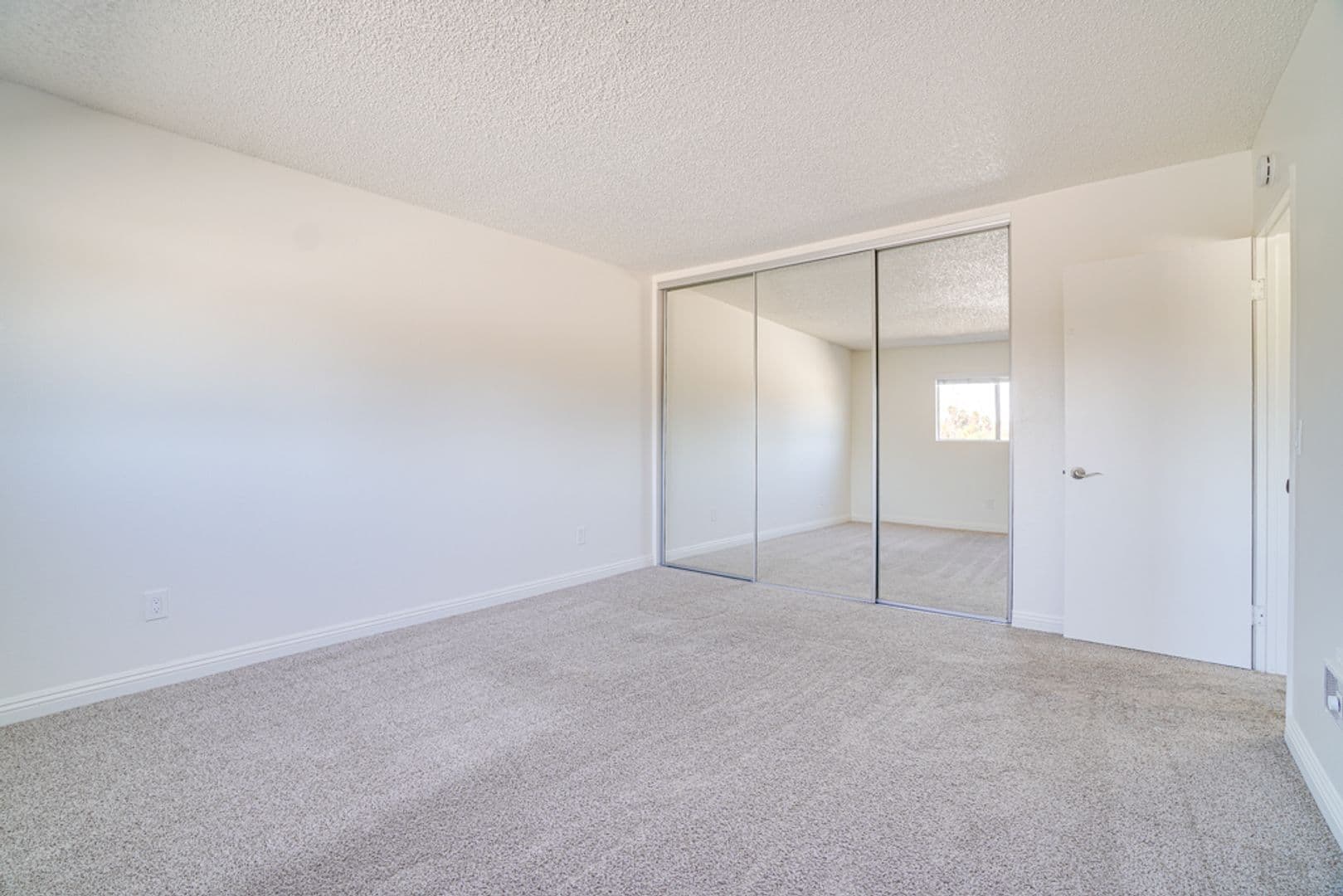 Santee Apartment: 8961 N Magnolia Ave