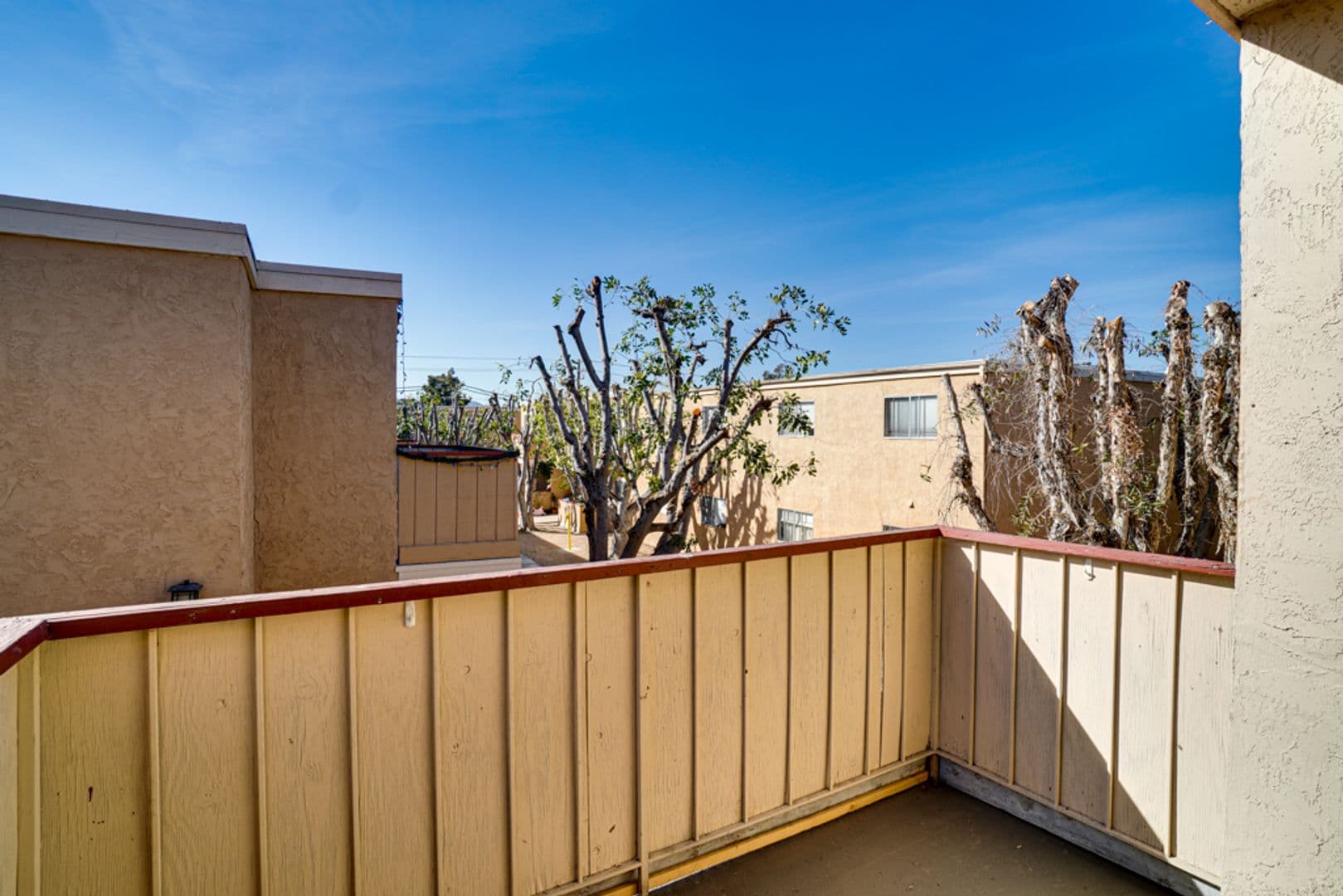 Santee Apartment: 8961 N Magnolia Ave