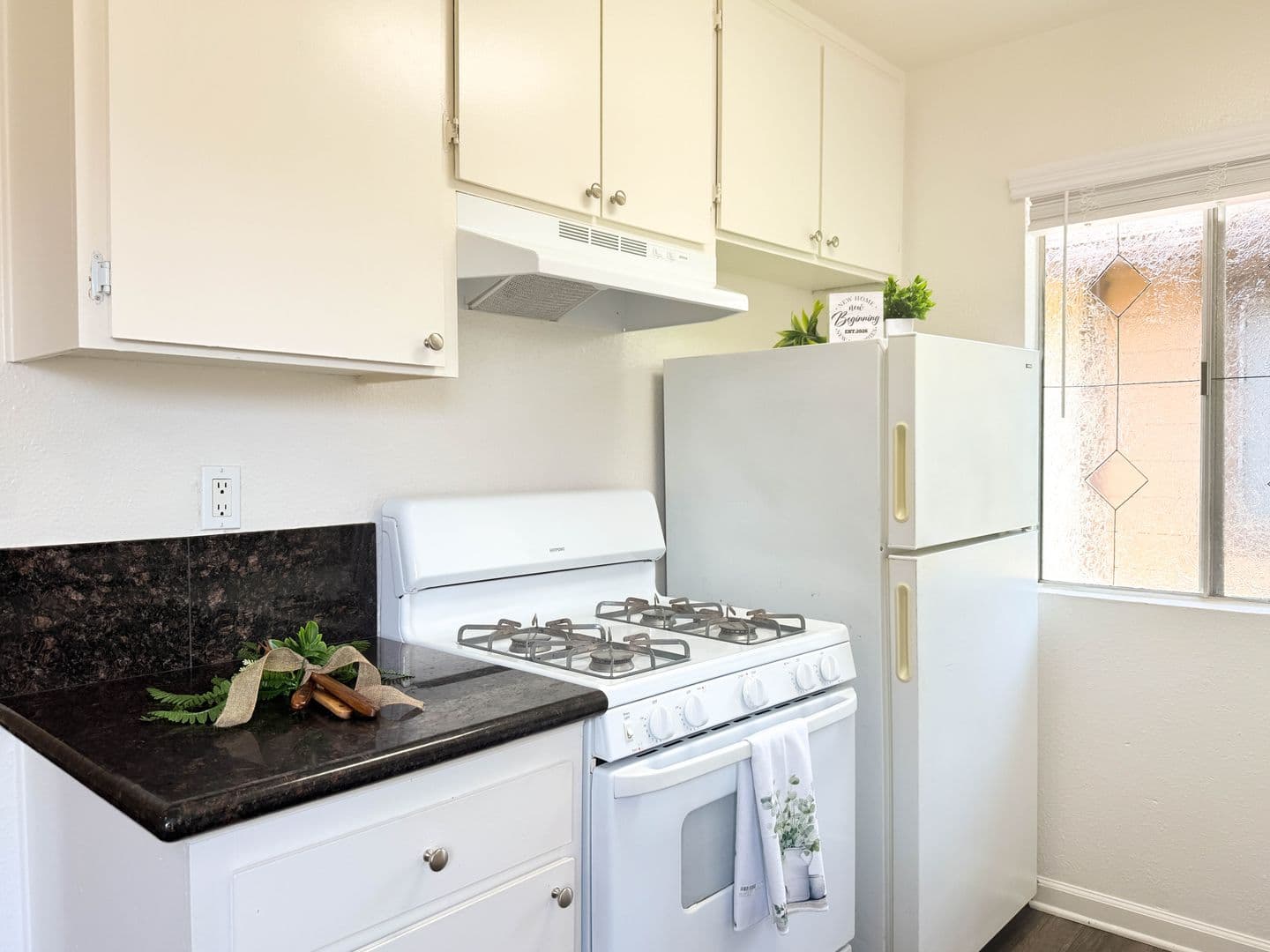 San Diego Apartment: 5460 - 5468 Imperial Ave