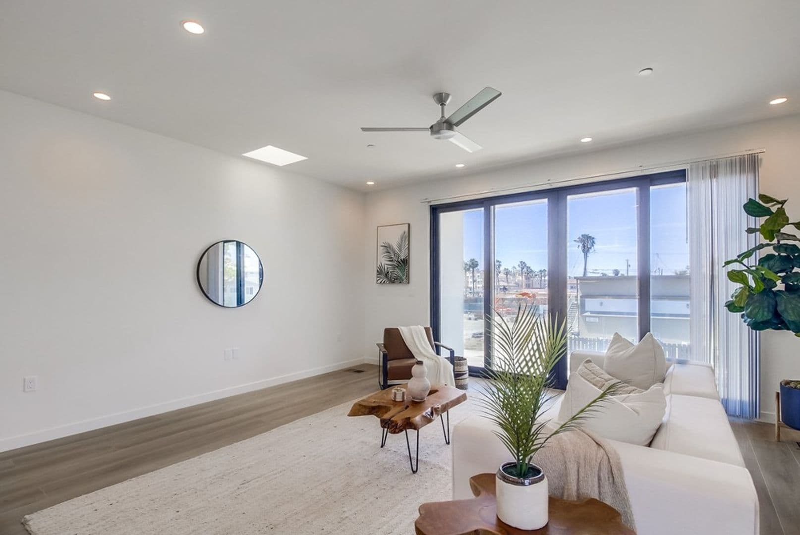 Imperial Beach House: 121 Date Ave