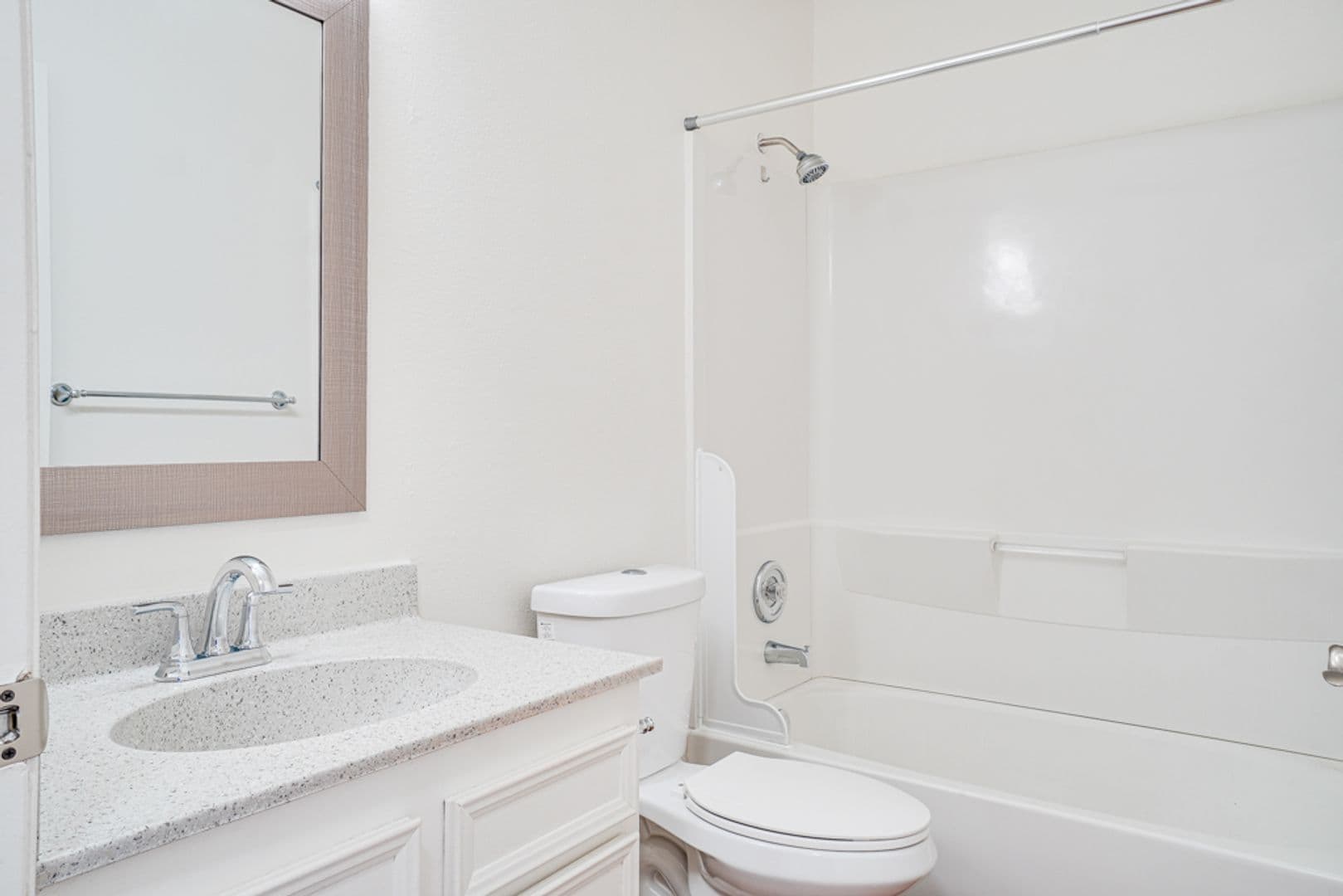 Santee Apartment: 8961 N Magnolia Ave