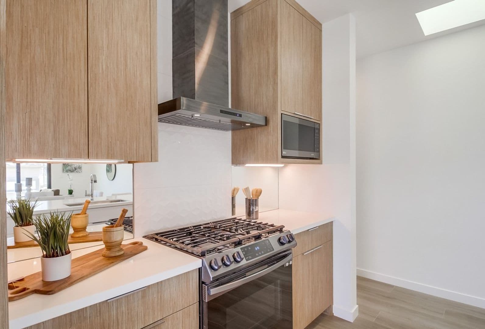 Imperial Beach House: 121 Date Ave