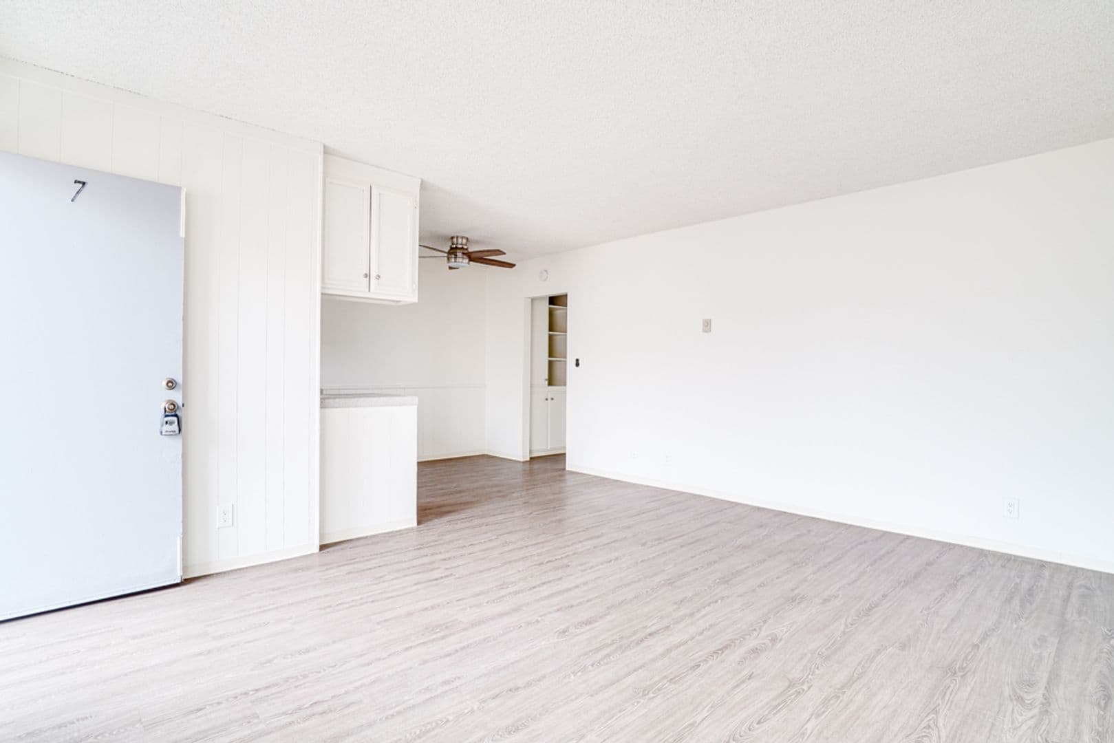 San Diego Apartment: 4736 Point Loma Ave