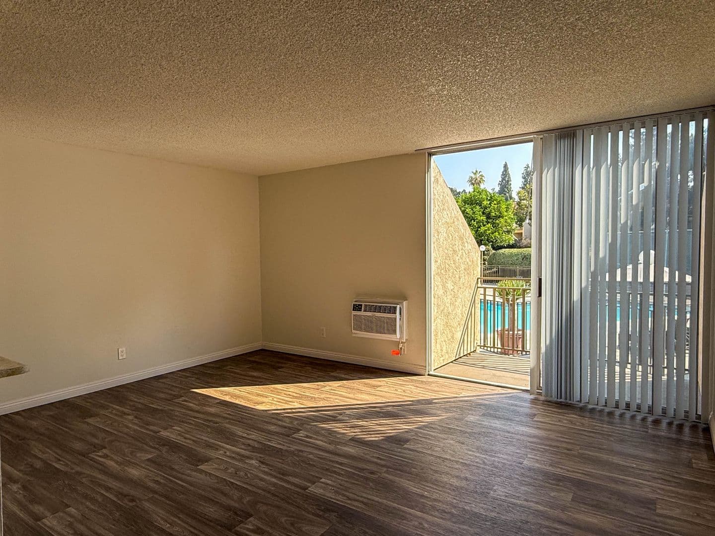La Mesa Apartment: 5333 Baltimore Dr