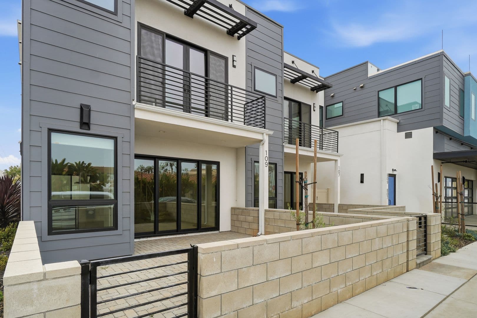 Imperial Beach Apartment: 107-113 Daisy Ave