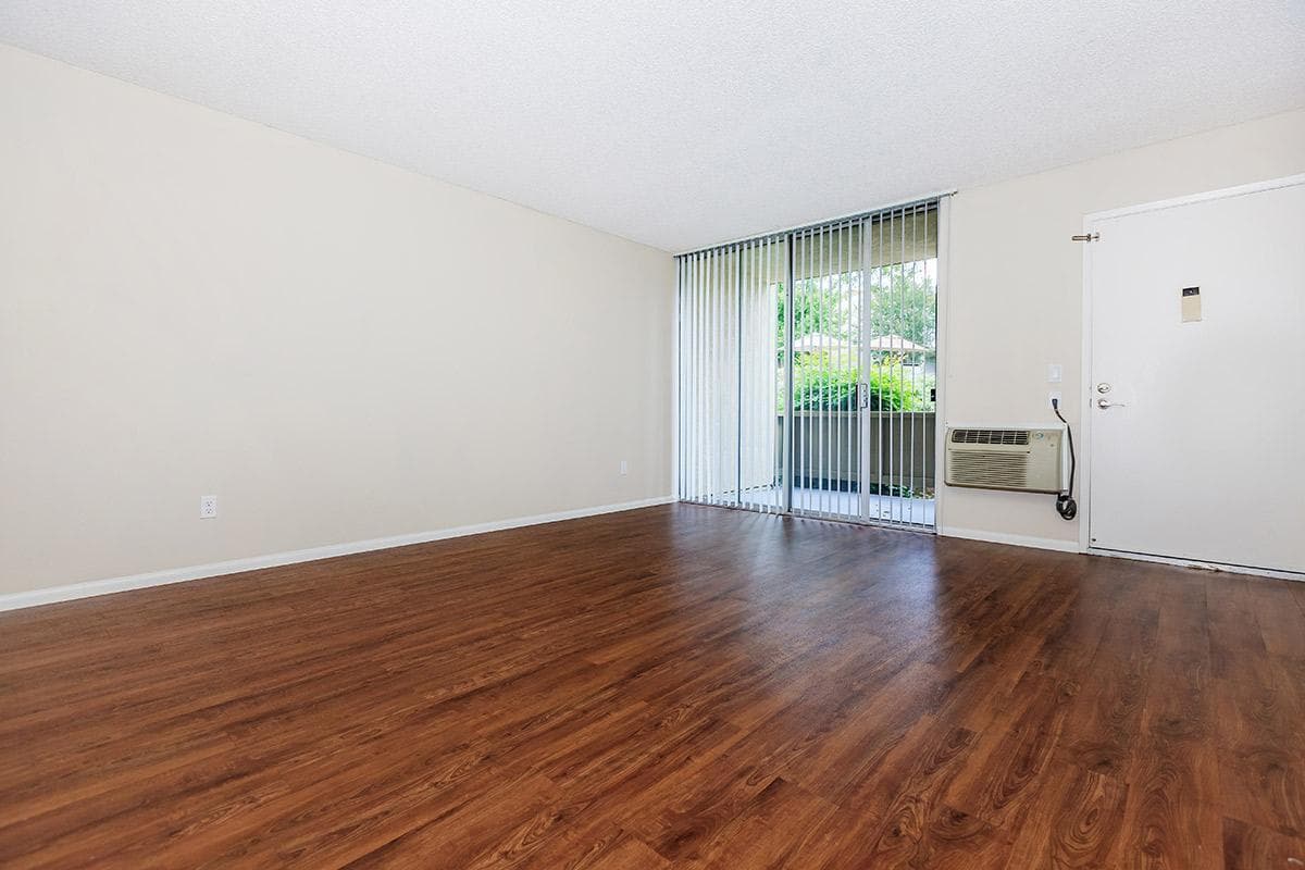 La Mesa Apartment: 5333 Baltimore Dr