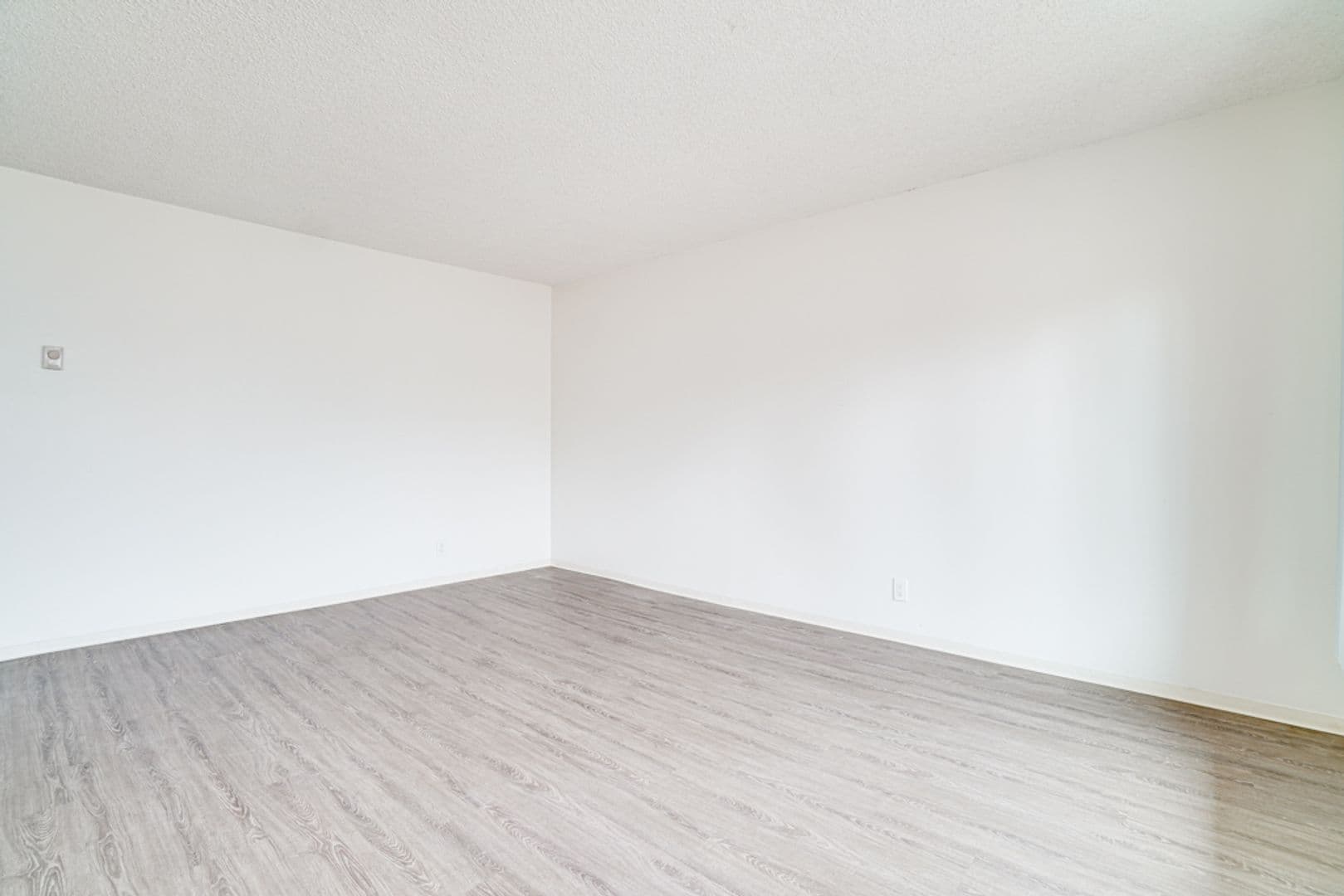 San Diego Apartment: 4736 Point Loma Ave
