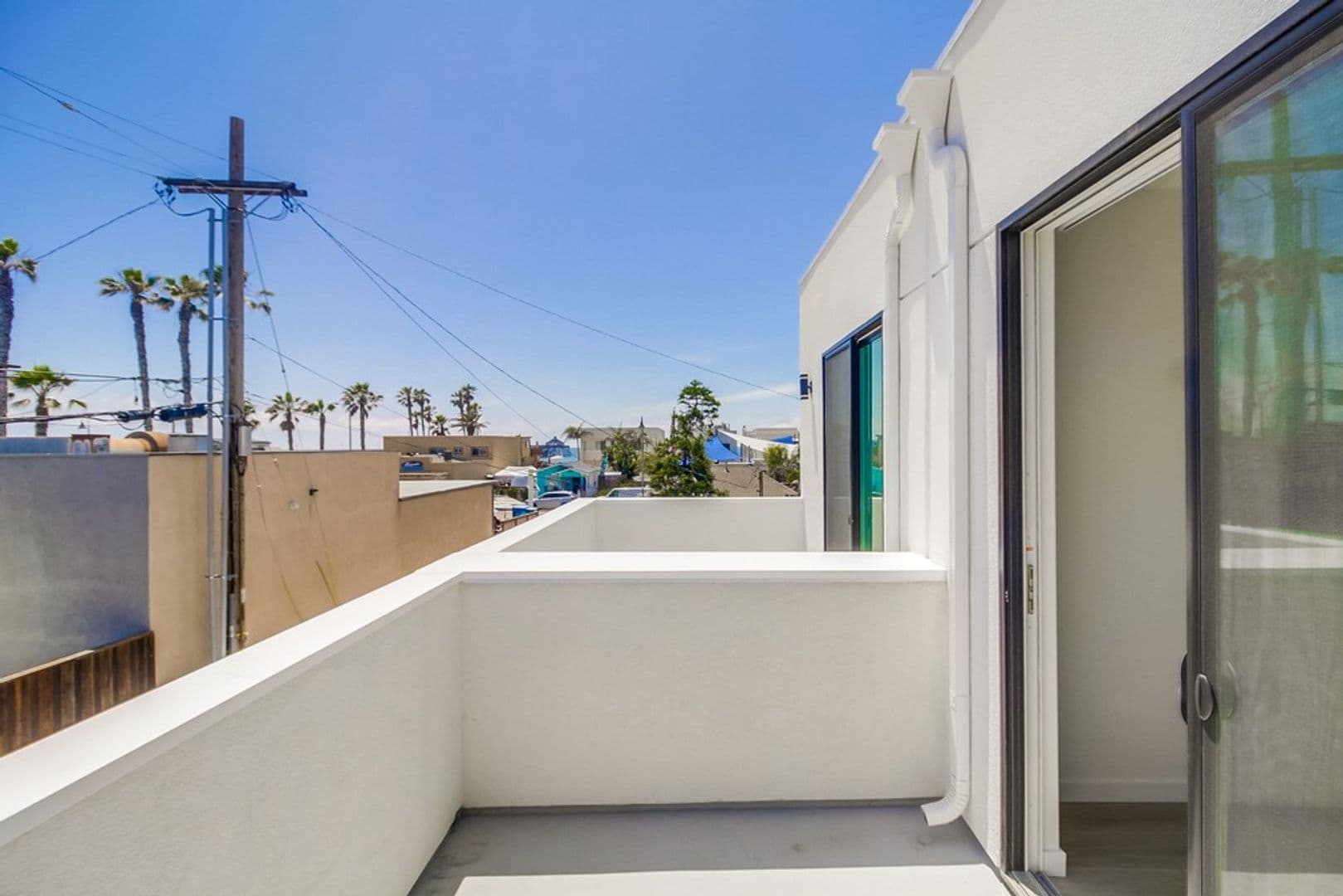 Imperial Beach House: 121 Date Ave