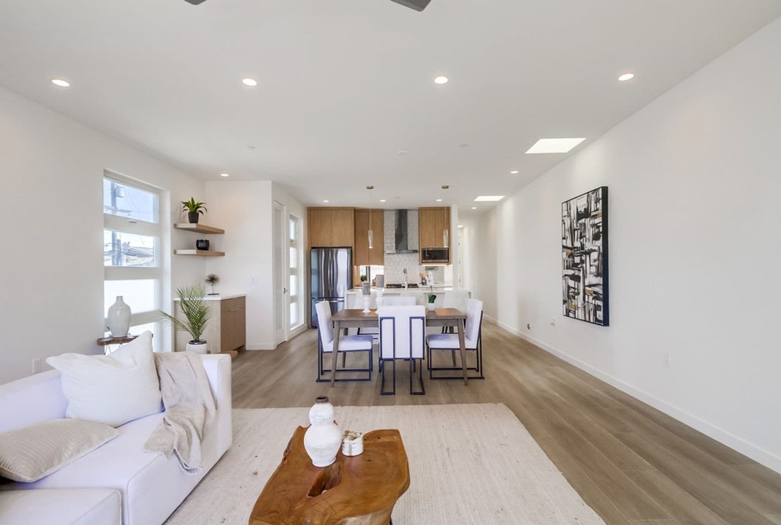 Imperial Beach House: 121 Date Ave