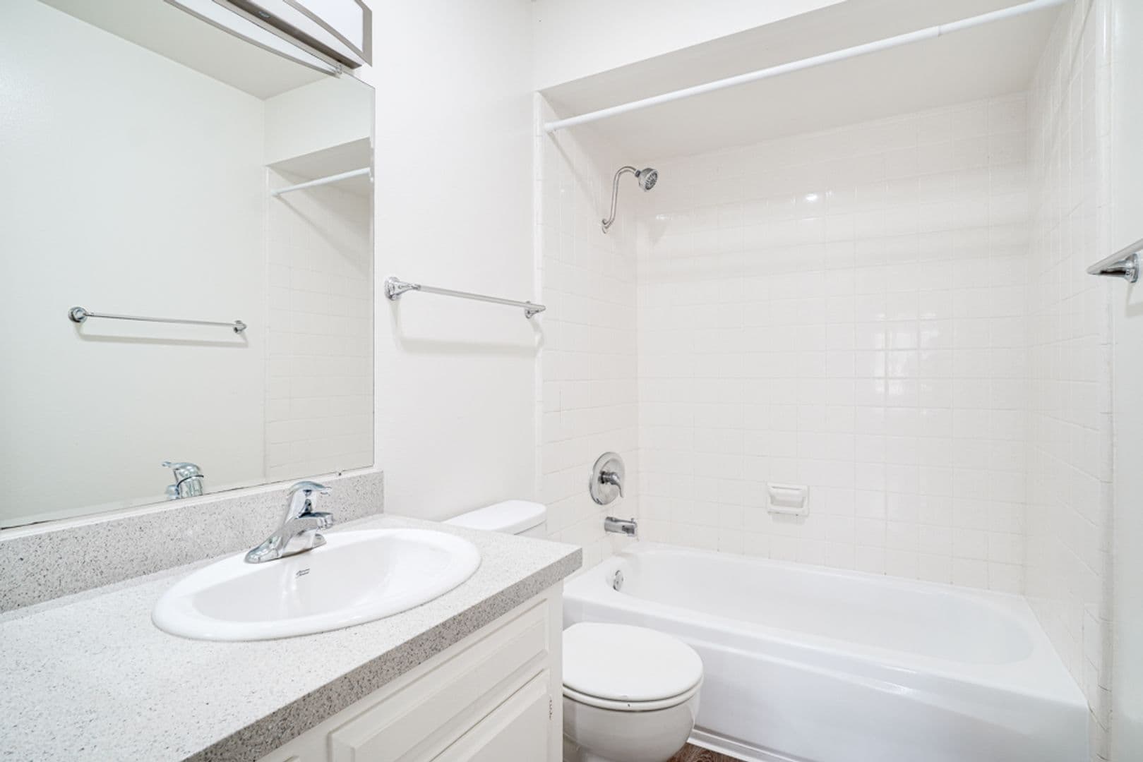 San Diego Apartment: 4736 Point Loma Ave