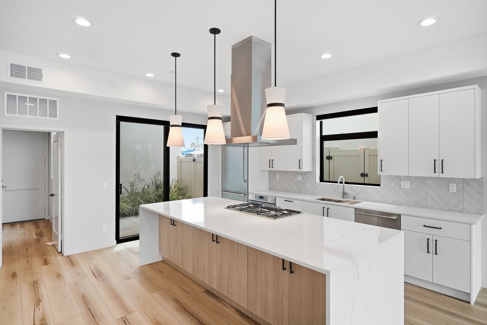 Imperial Beach Apartment: 107-113 Daisy Ave
