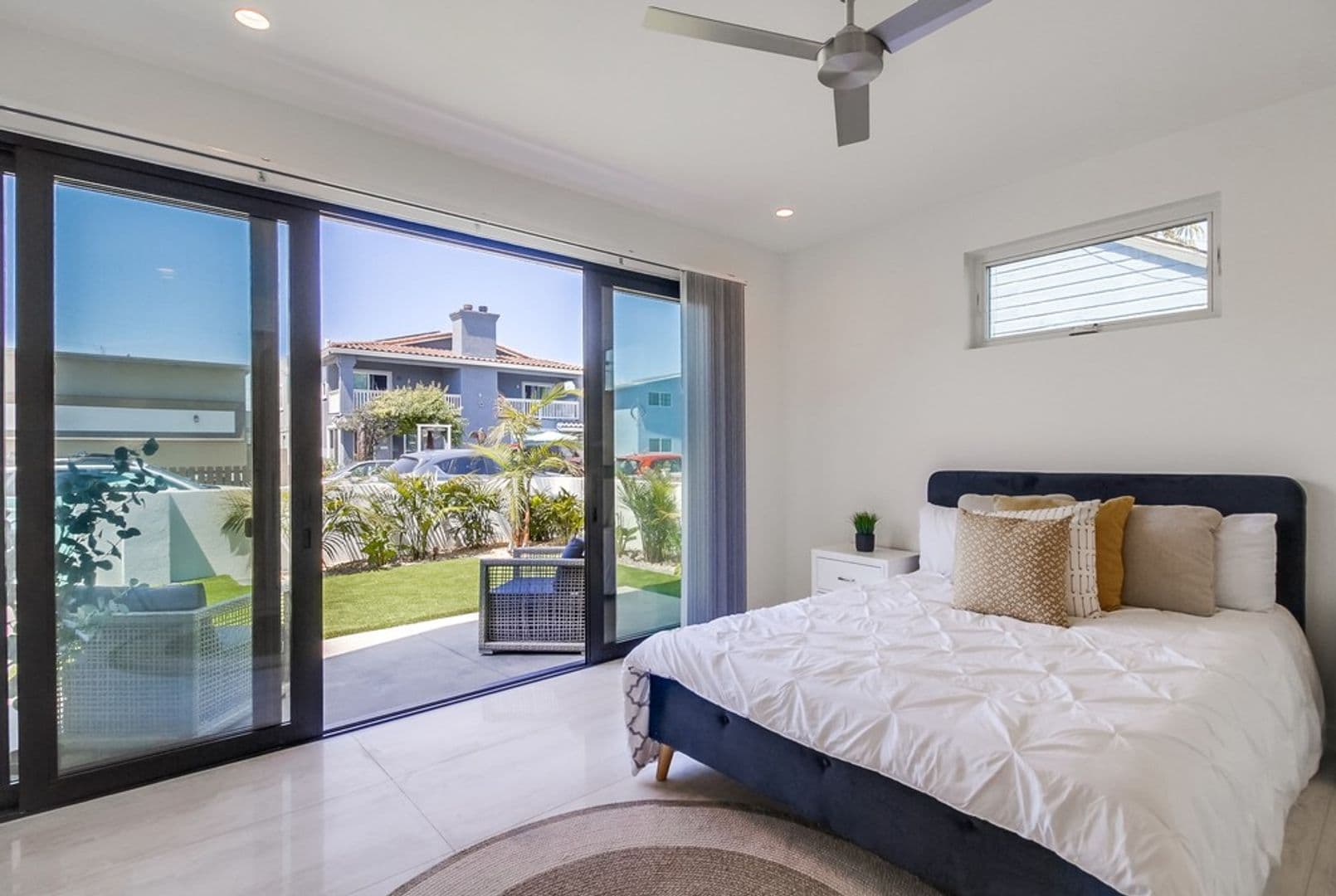 Imperial Beach House: 121 Date Ave