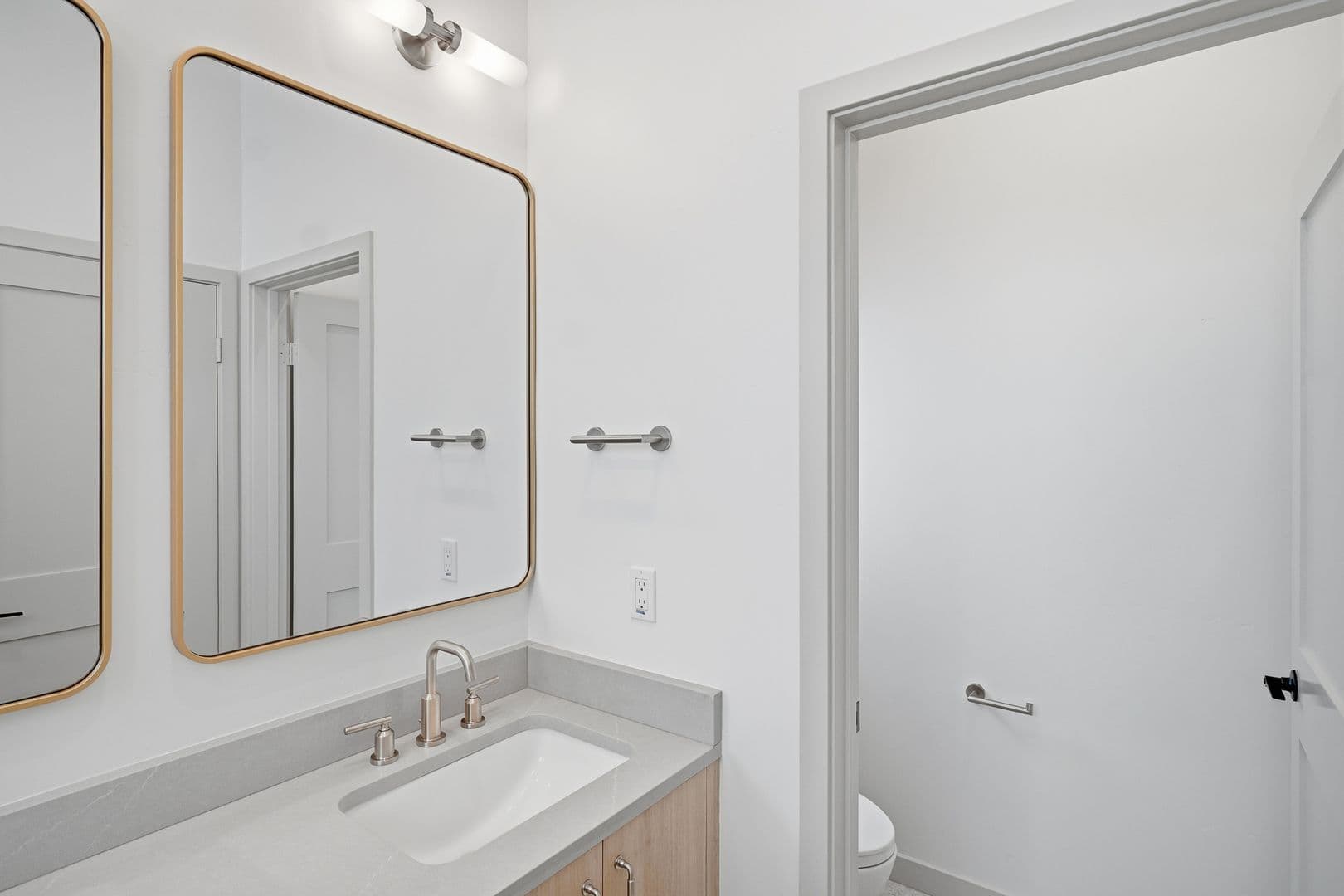 Imperial Beach Apartment: 107-113 Daisy Ave