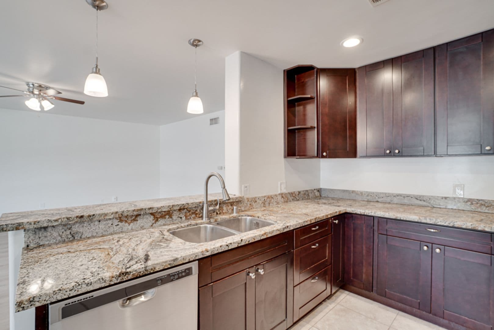 La Mesa Apartment: 4566 Date Ave