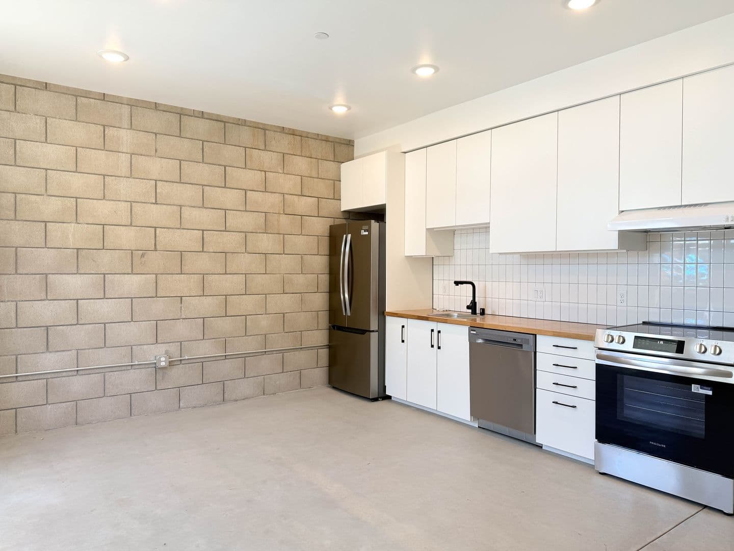 San Diego Apartment: 1520 Tyler Ave