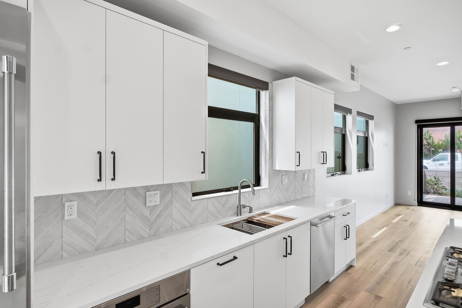 Imperial Beach Apartment: 107-113 Daisy Ave