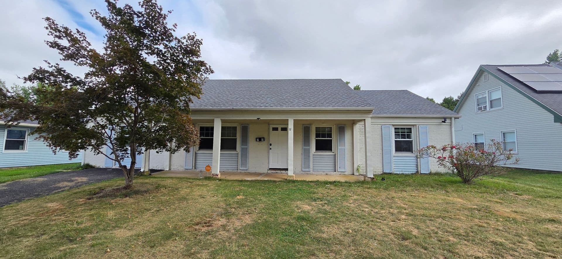 Willingboro House: 77 Executive Ln