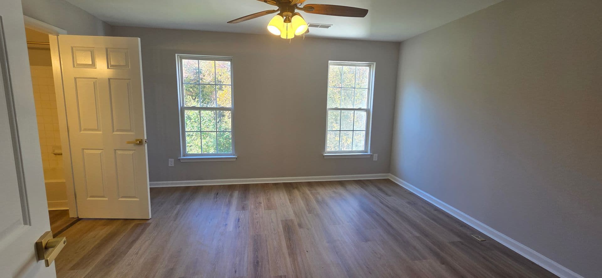 Clementon House: 2031 Broadacres DR