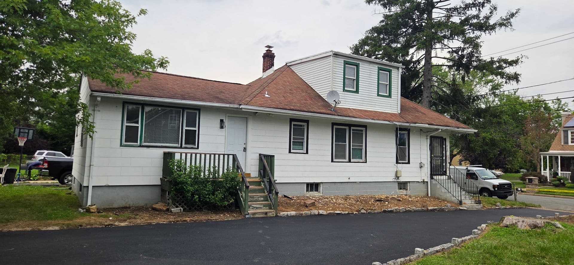 Ewing House: 117 Browning Ave