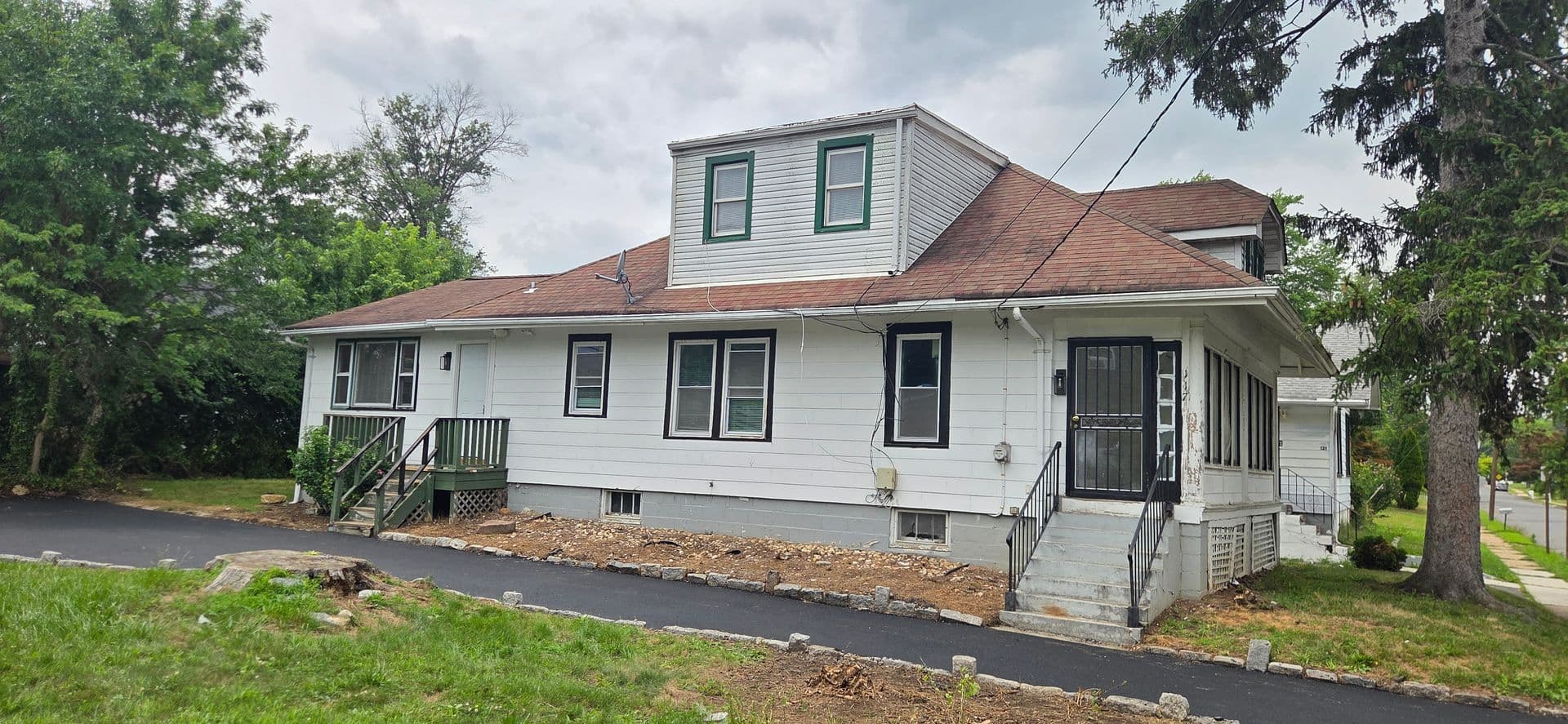 Ewing House: 117 Browning Ave