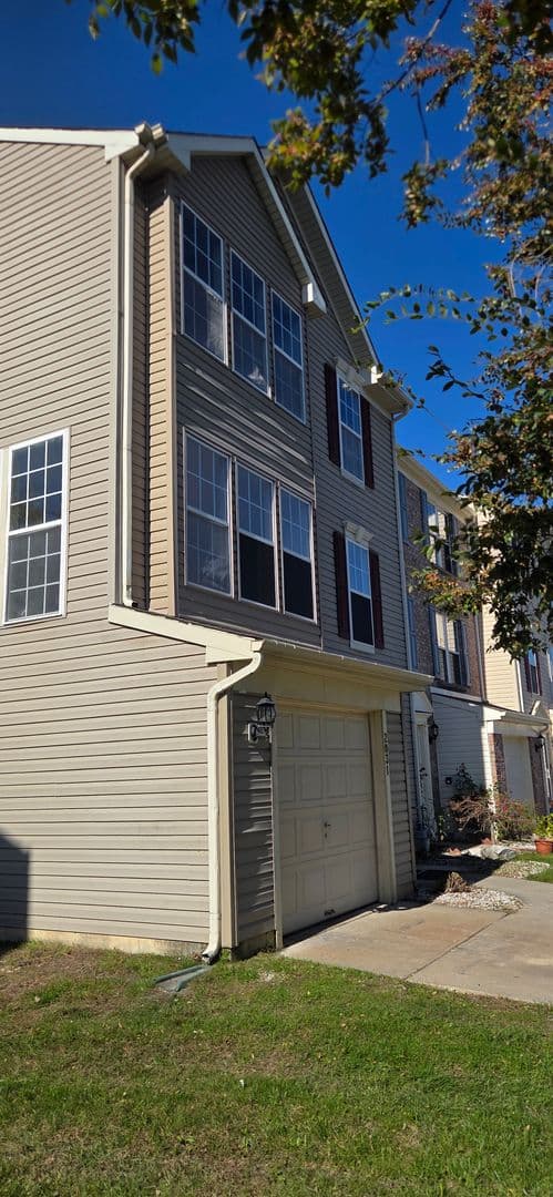Clementon House: 2031 Broadacres DR