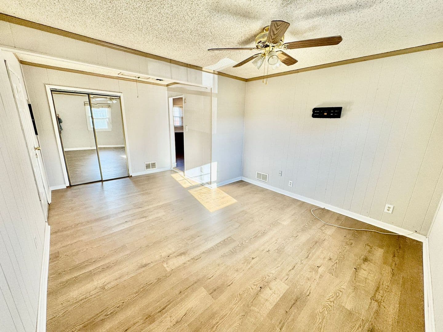Willingboro House: 77 Executive Ln