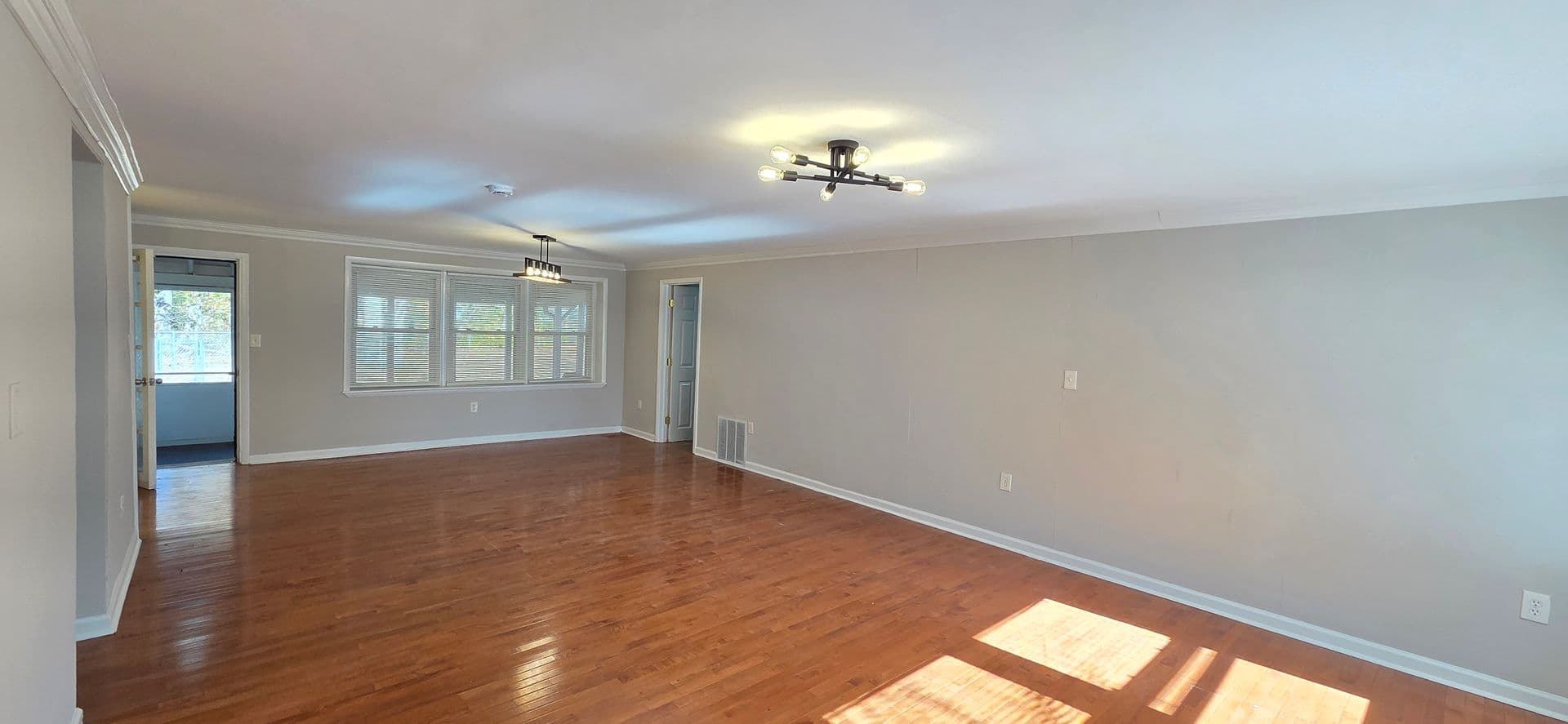 Williamstown House: 319 Jays Ave