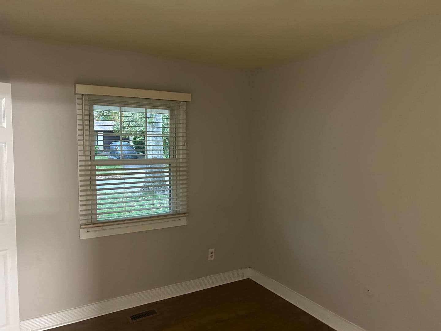 Willingboro House: 77 Executive Ln