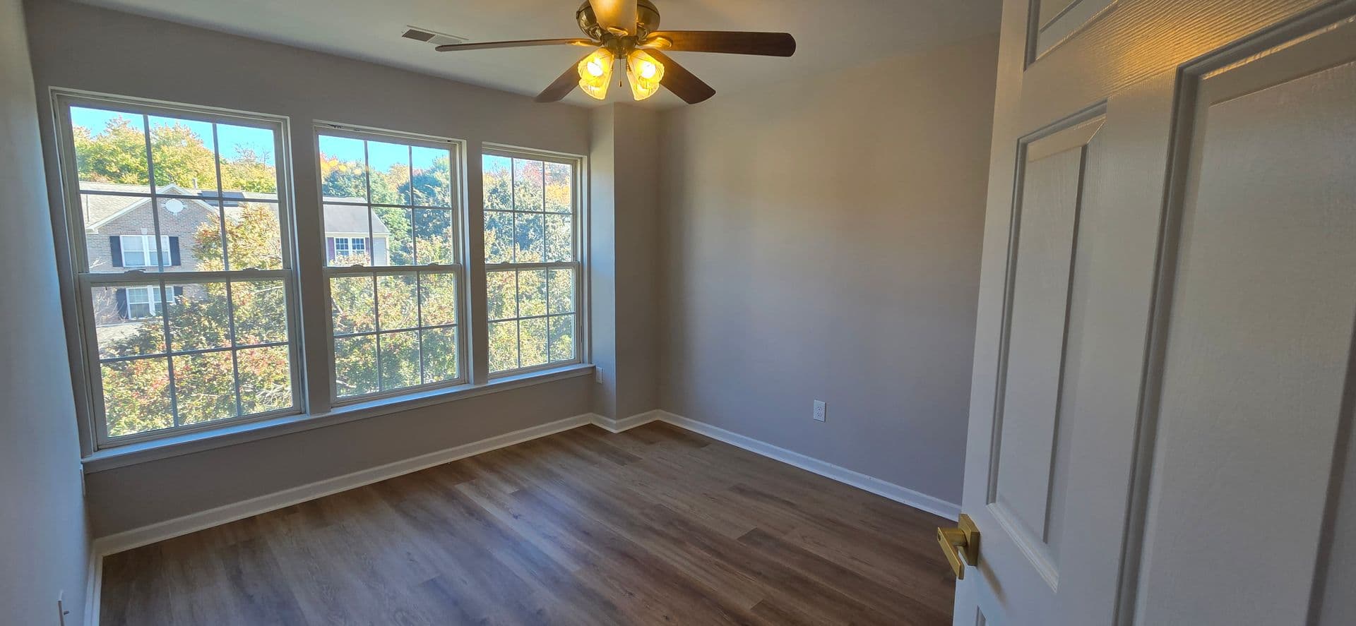 Clementon House: 2031 Broadacres DR