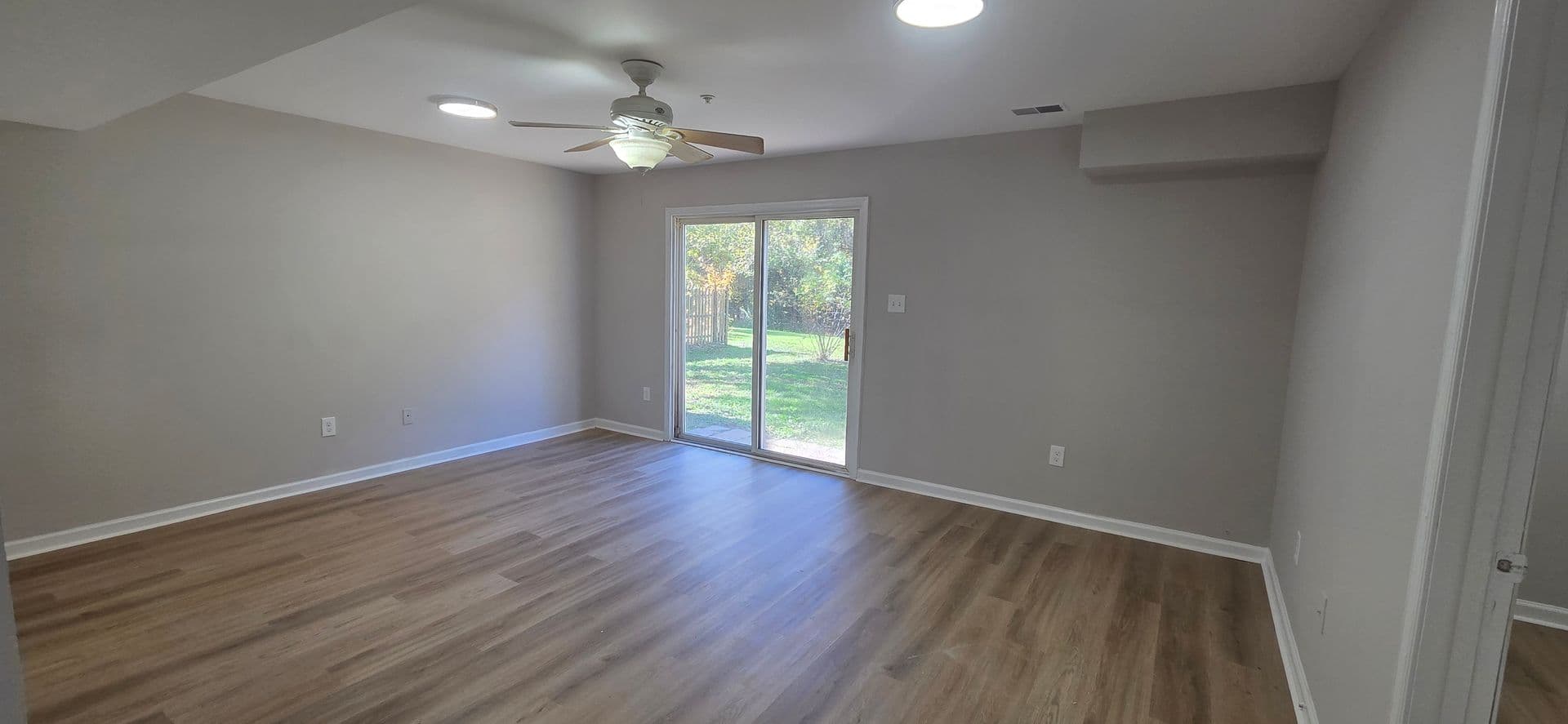 Clementon House: 2031 Broadacres DR