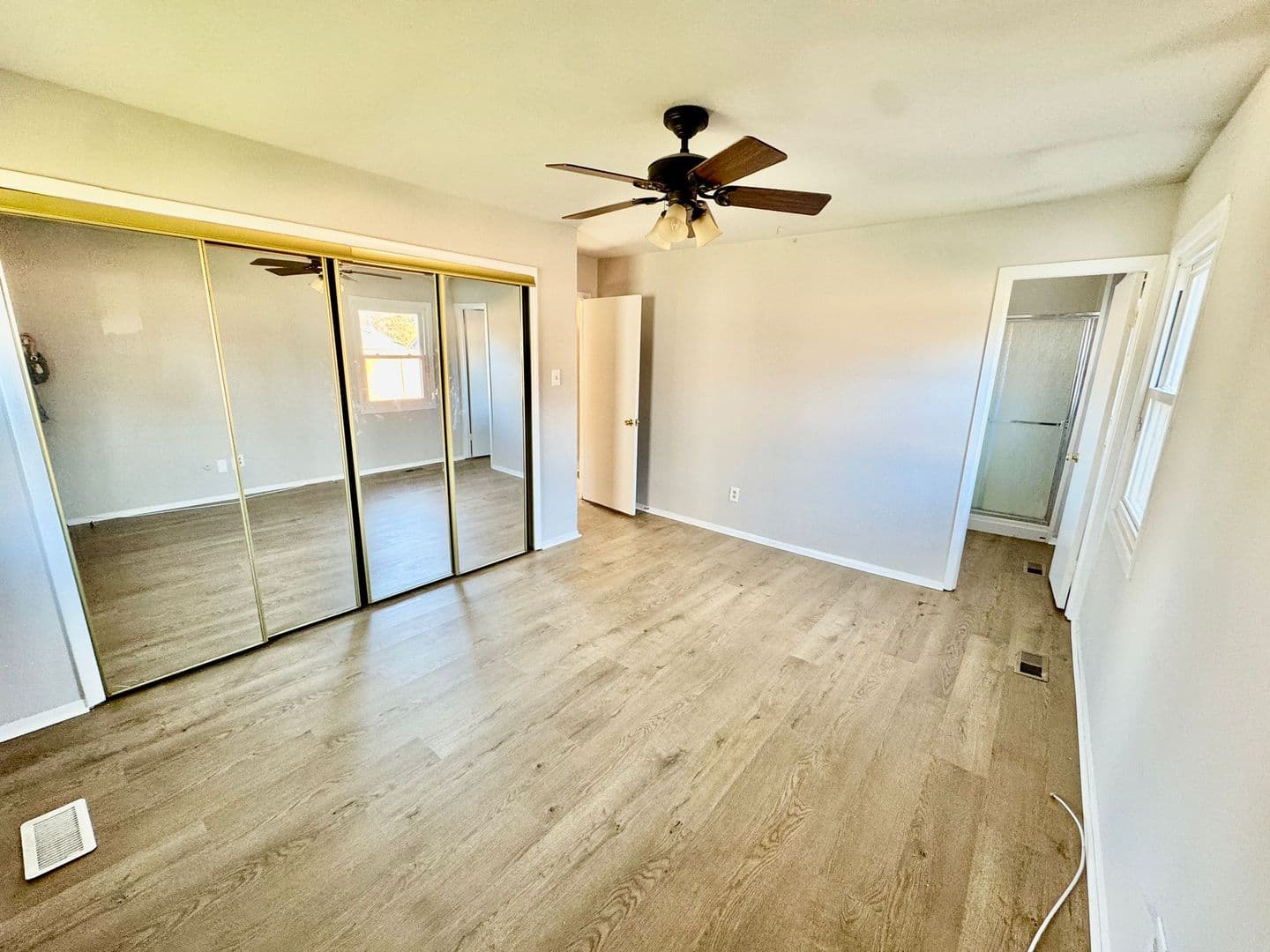 Willingboro House: 77 Executive Ln