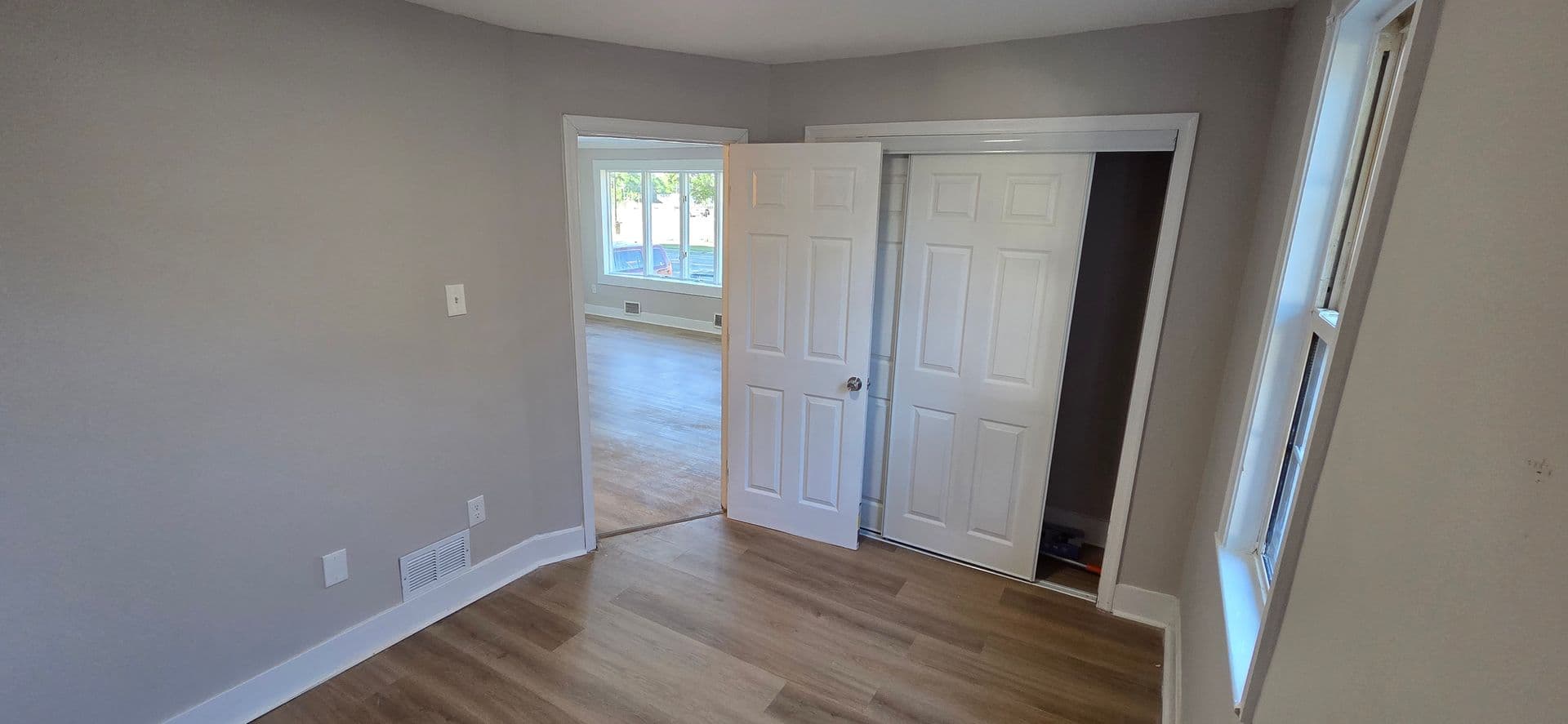 Levittown House: 1019 Green Ln
