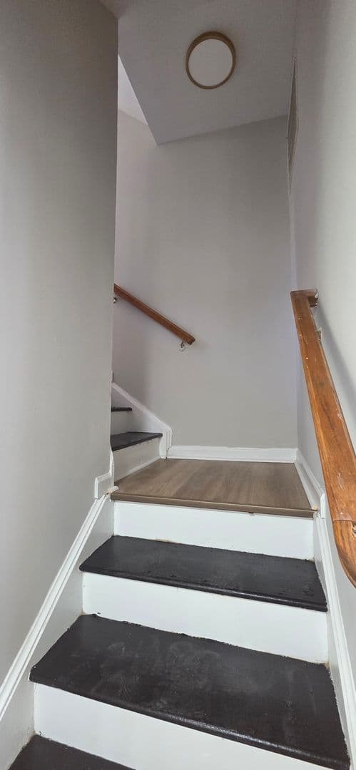 Clementon House: 2031 Broadacres DR