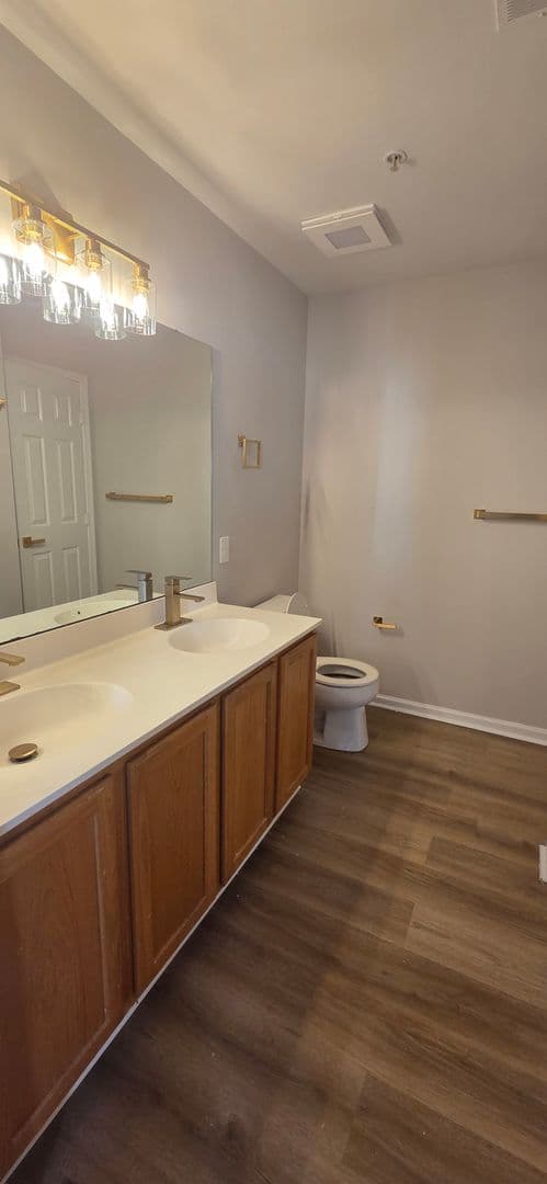 Clementon House: 2031 Broadacres DR
