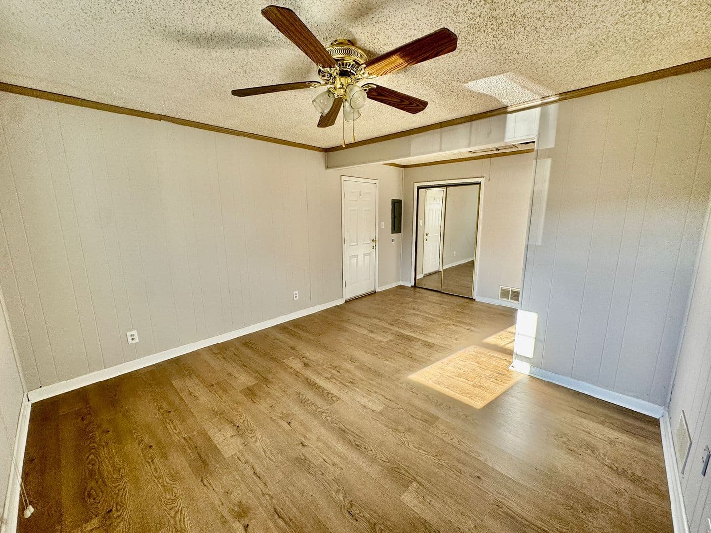 Willingboro House: 77 Executive Ln