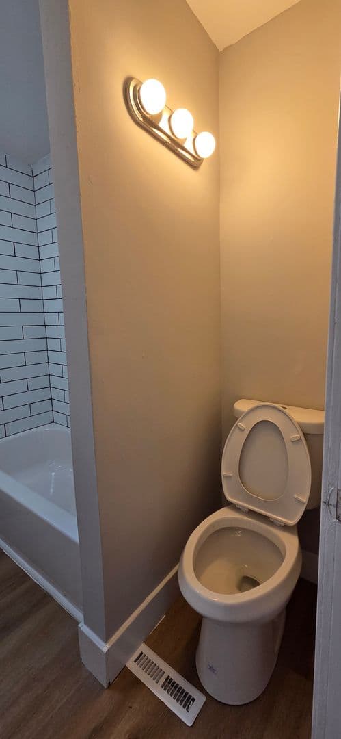 Levittown House: 1019 Green Ln