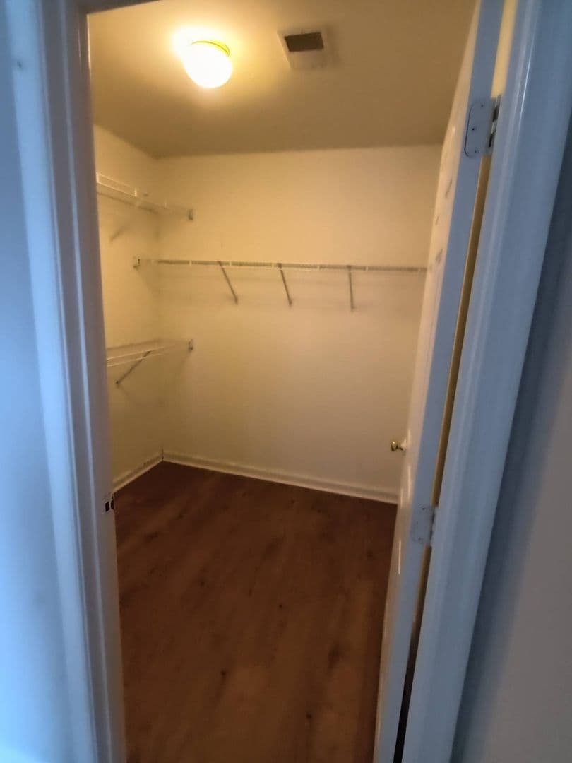 Clementon House: 2039 BROADACRES DR