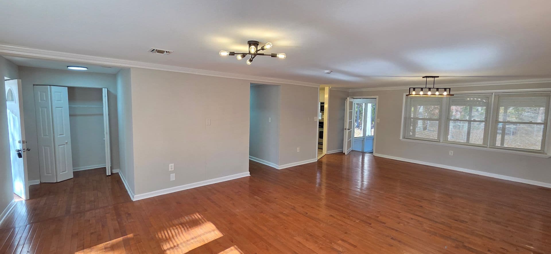 Williamstown House: 319 Jays Ave