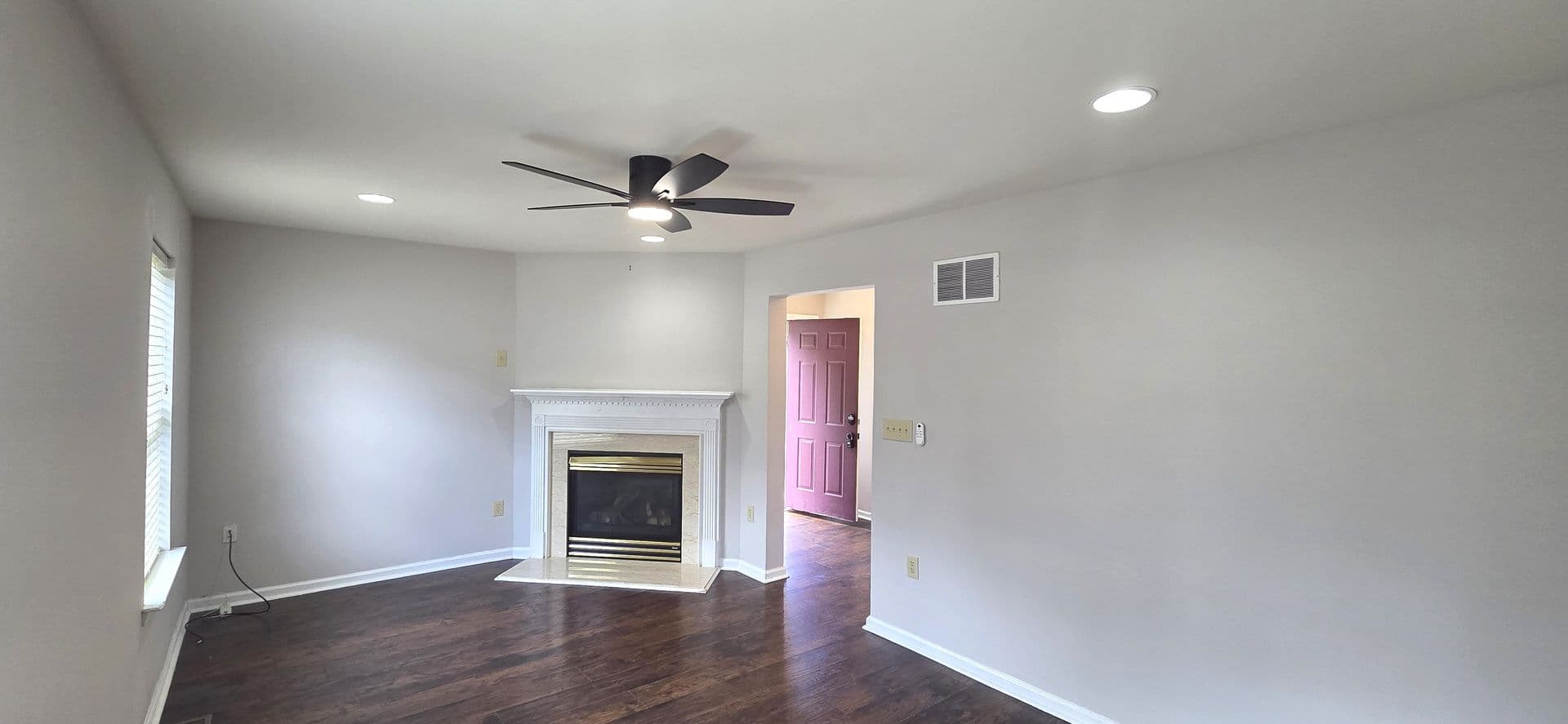 Sicklerville Townhome: 20 Normans Ford Dr