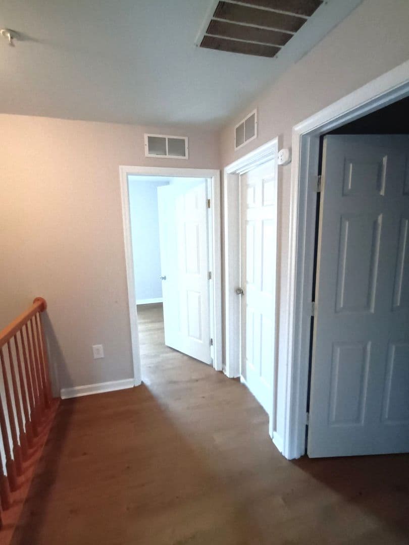 Clementon House: 2039 BROADACRES DR