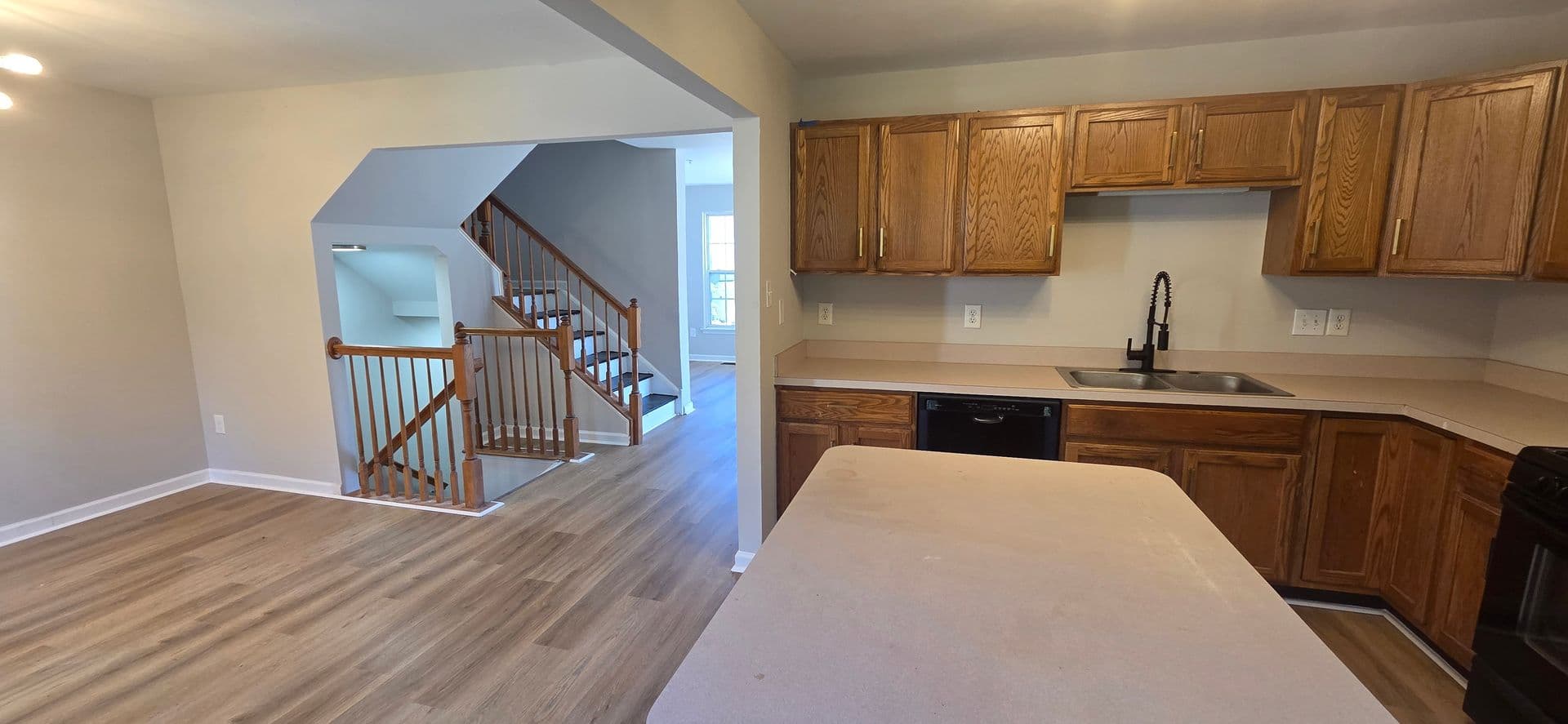 Clementon House: 2031 Broadacres DR