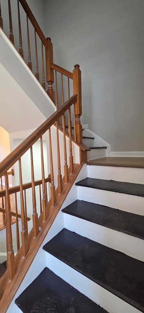 Clementon House: 2031 Broadacres DR