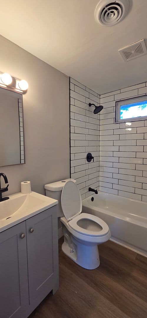 Levittown House: 1019 Green Ln