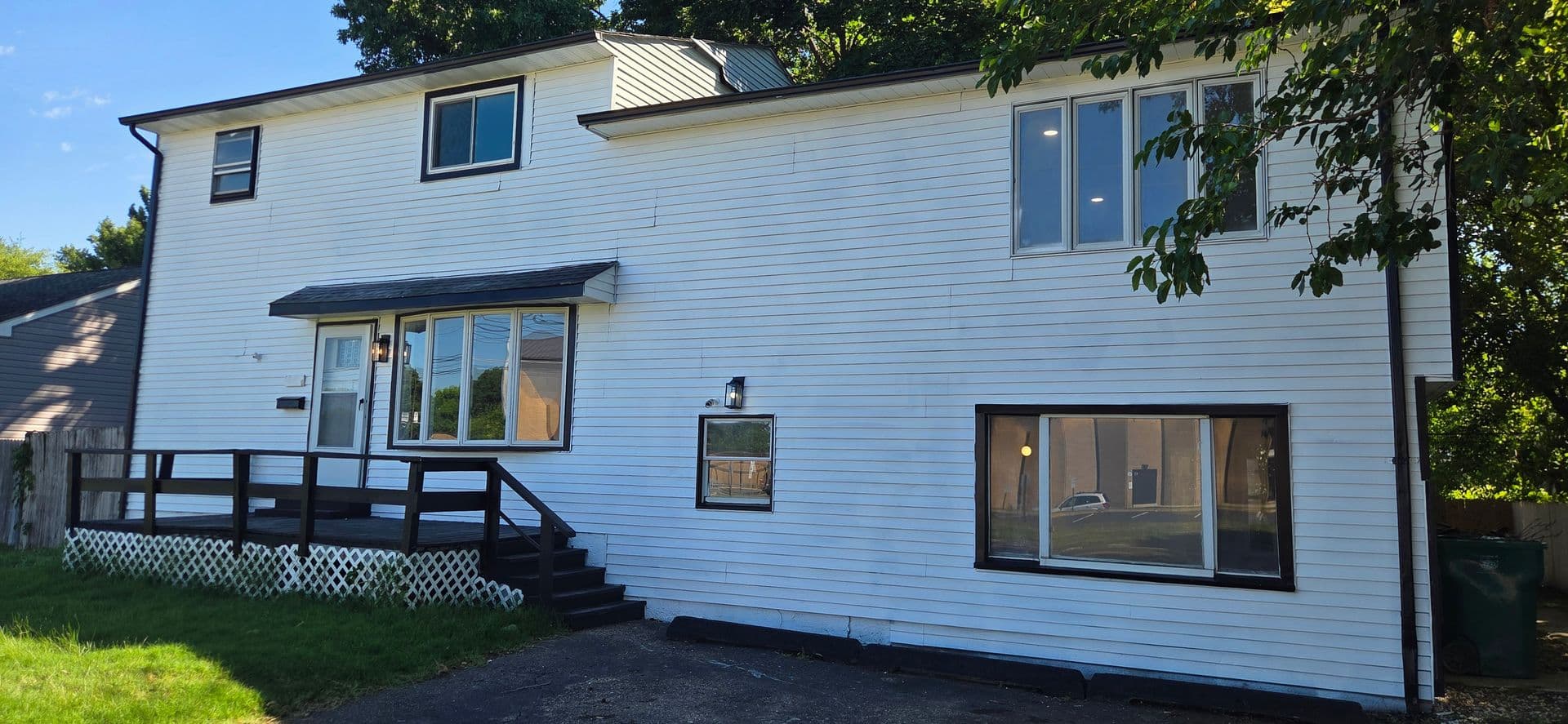 Levittown House: 1019 Green Ln