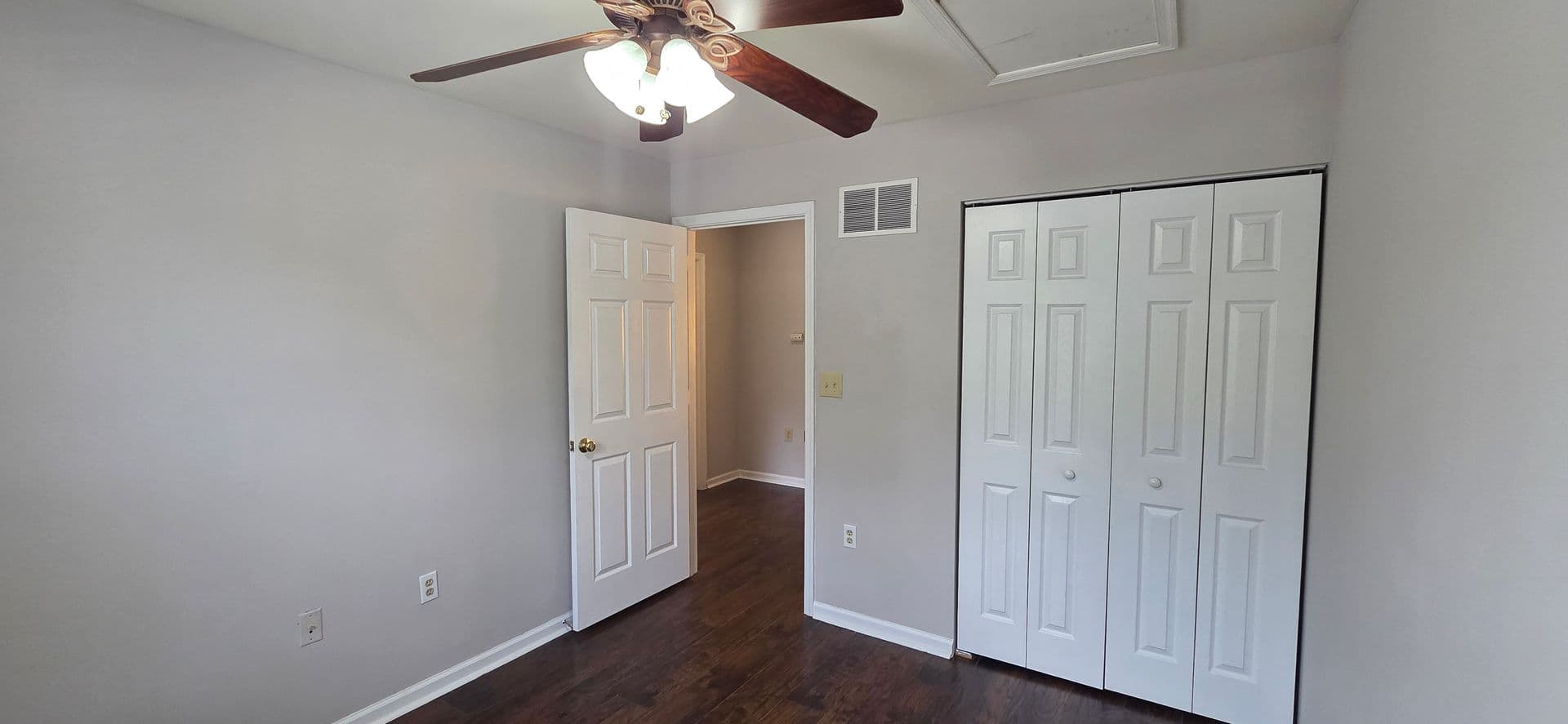 Sicklerville Townhome: 20 Normans Ford Dr