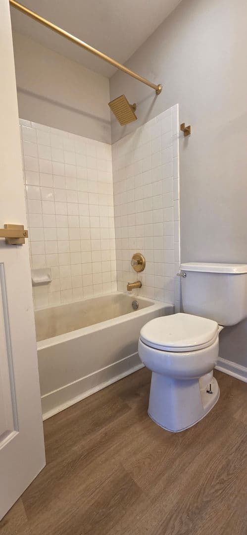Clementon House: 2031 Broadacres DR