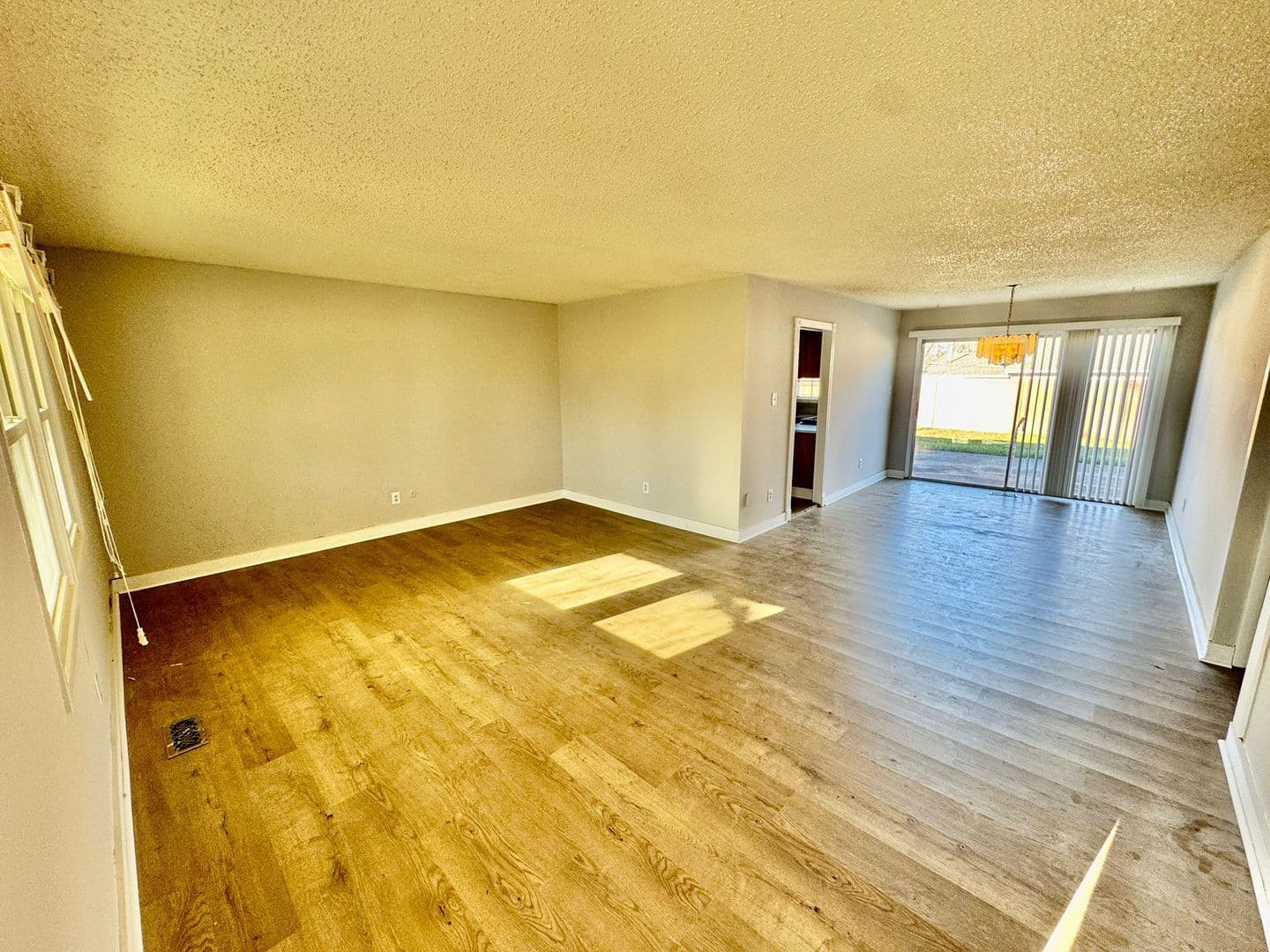 Willingboro House: 77 Executive Ln