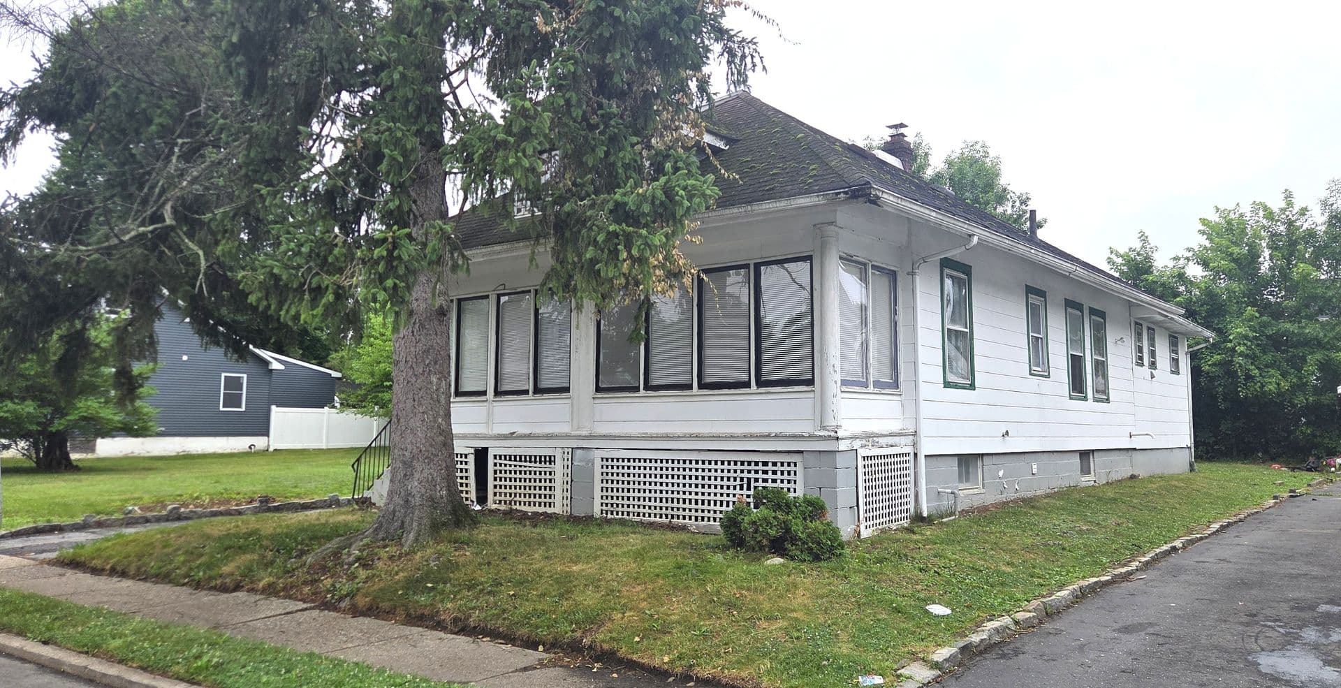 Ewing House: 117 Browning Ave