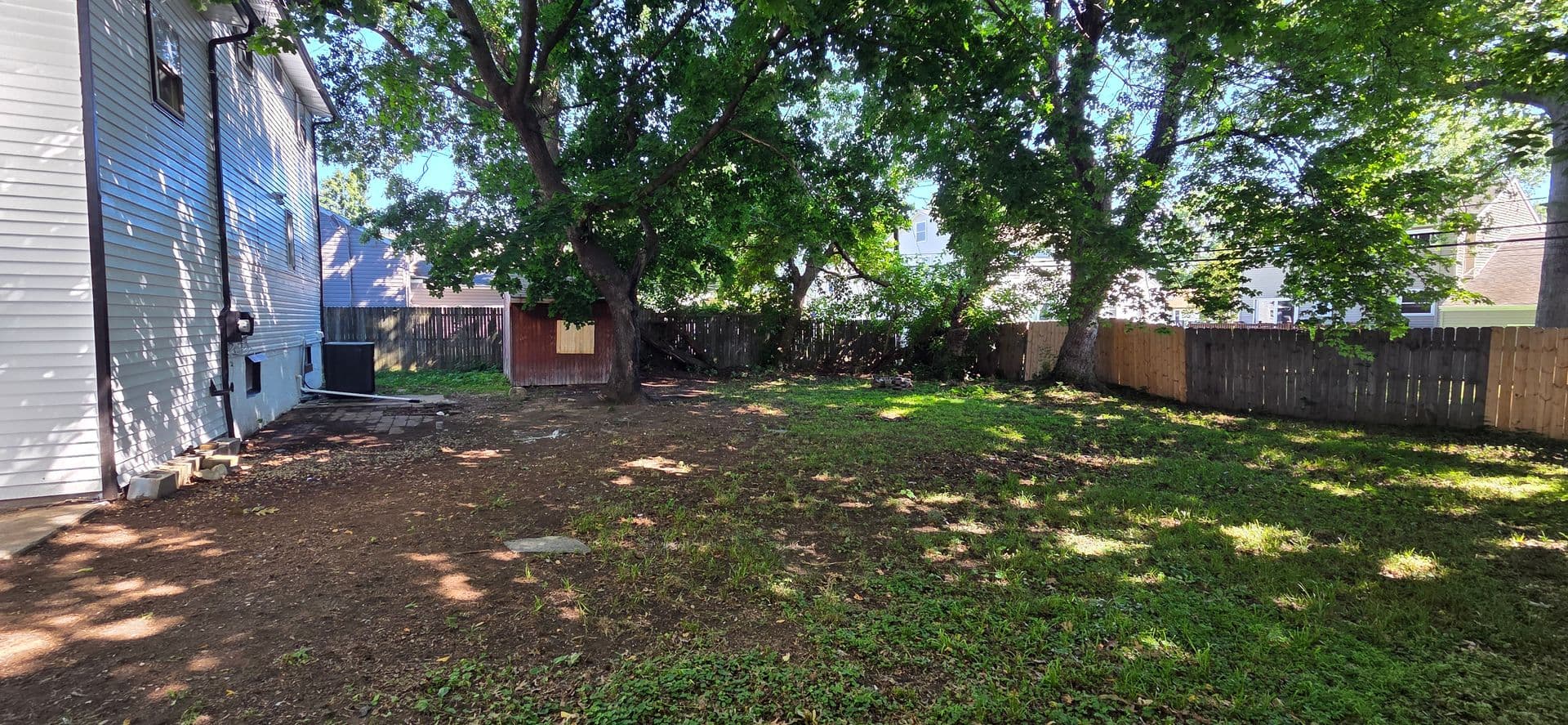 Levittown House: 1019 Green Ln