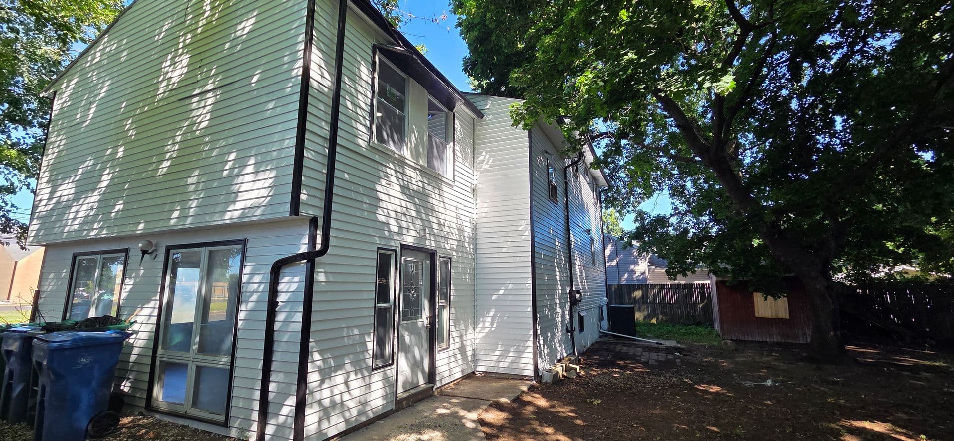 Levittown House: 1019 Green Ln